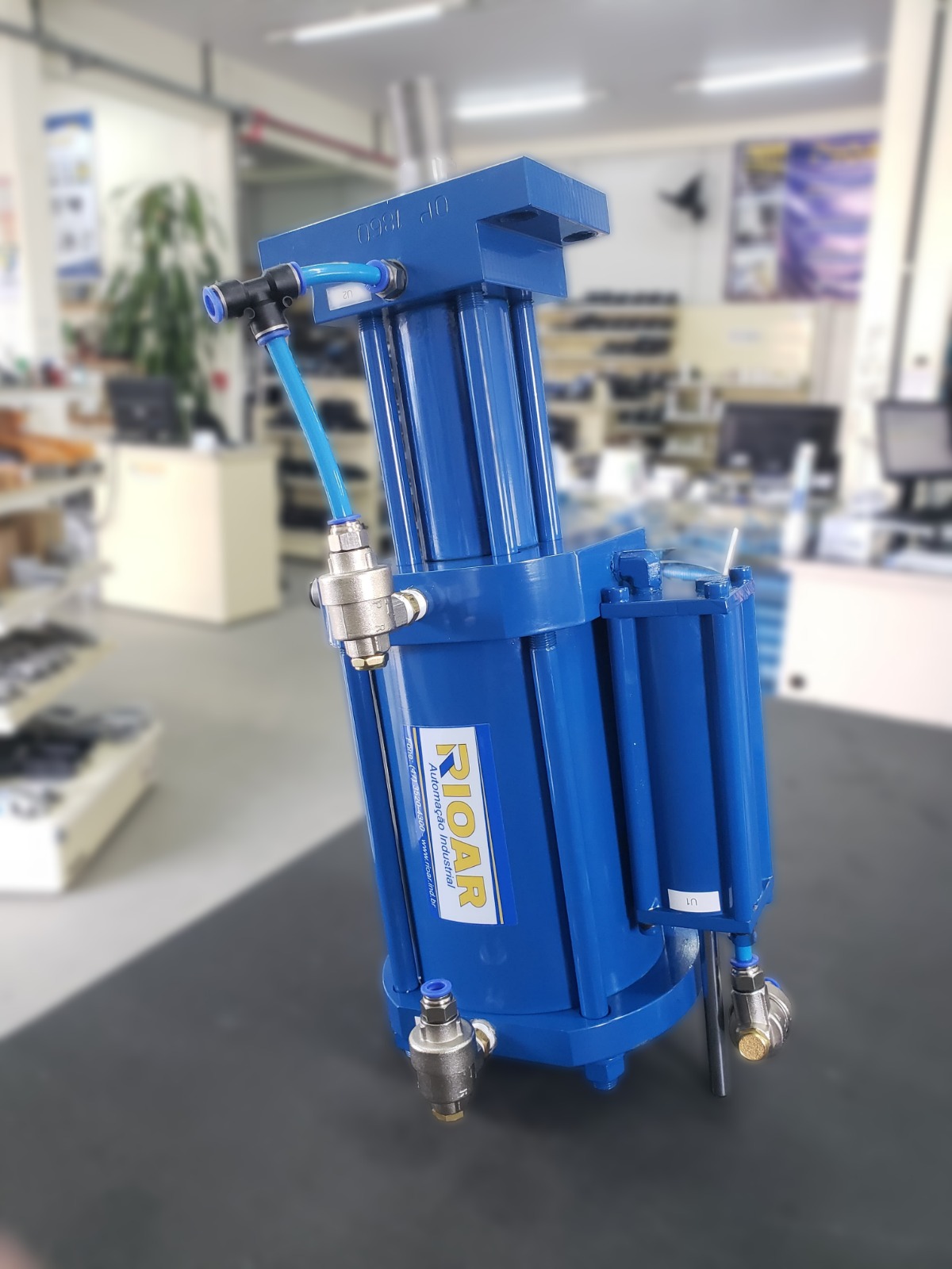 Cilindro Multiplicador de Força Hidropneumático